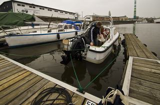 Festmachen im Yachthafen