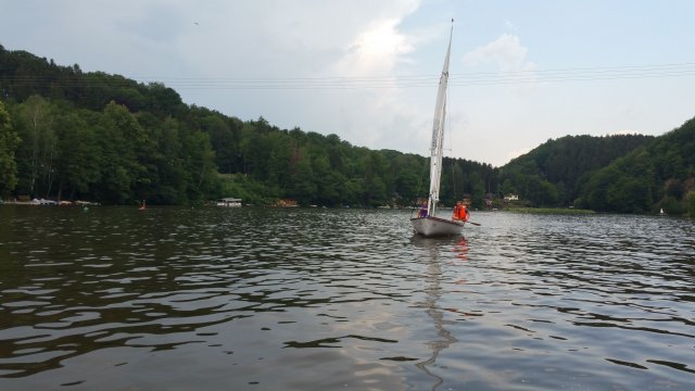 Segelausbildung der Optimisten auf der Talsperre Kriebstein