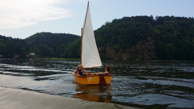 Segelausbildung der Optimisten auf der Talsperre Kriebstein