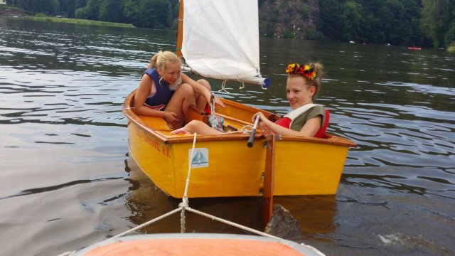 Segelausbildung der Optimisten auf der Talsperre Kriebstein