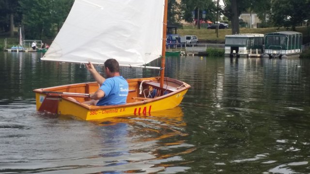 Segelausbildung der Optimisten auf der Talsperre Kriebstein