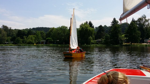 Segelausbildung der Optimisten auf der Talsperre Kriebstein